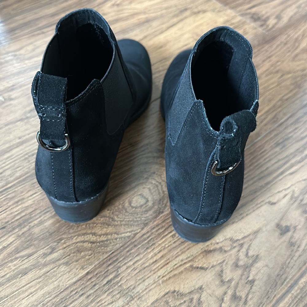 Easy Spirit Cabbott Heeled Booties in Black Suede 7 1/2M EUC - Picture 2 of 5